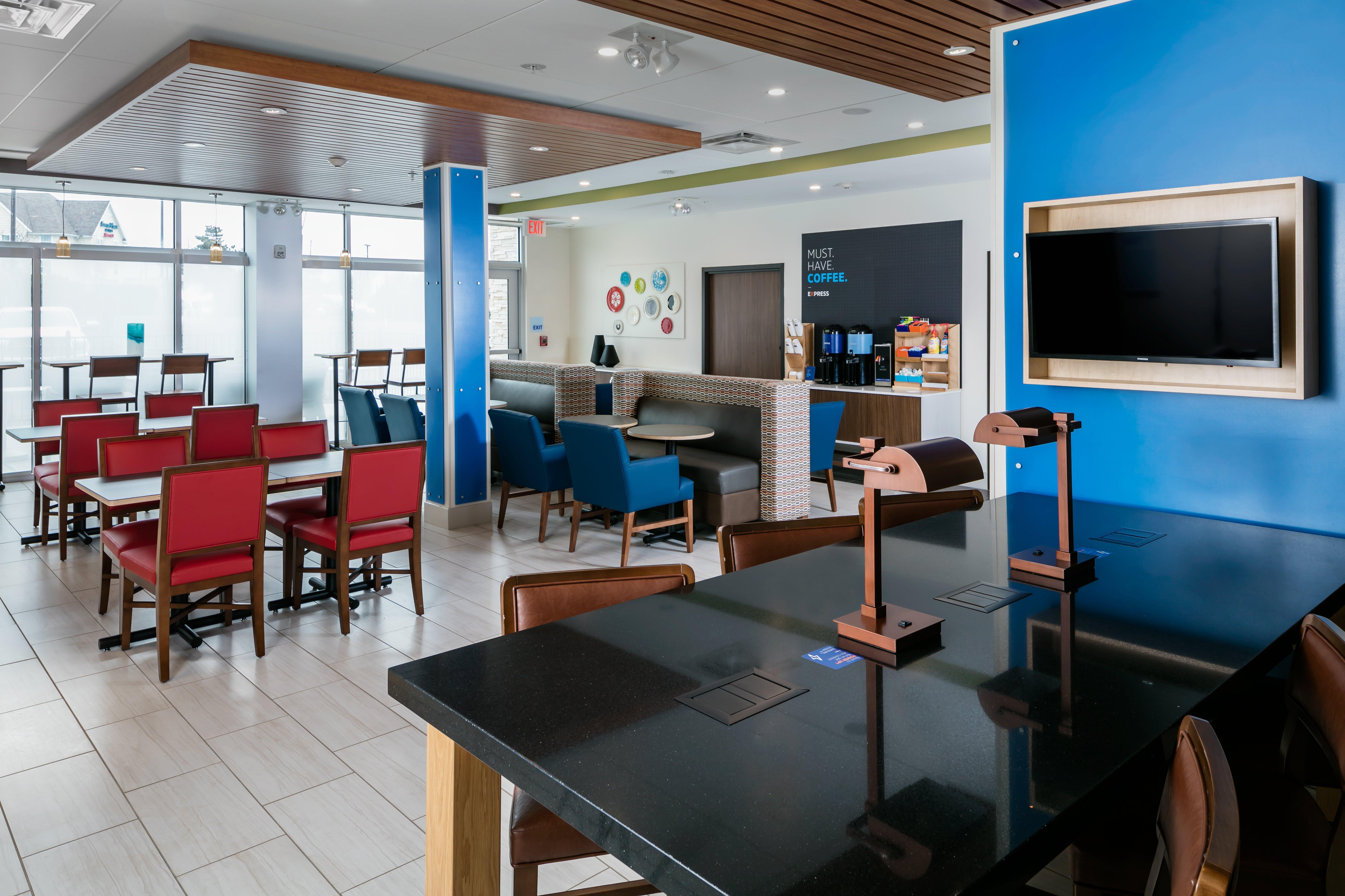Holiday Inn Express & Suites - Medford By Ihg Exterior foto